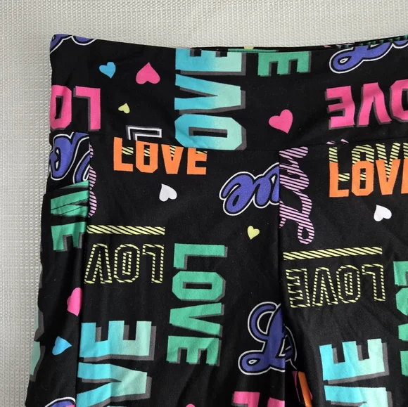 NO BOUNDARIES Stretchy Black LOVE Bike Shorts Youth XL Which is Woman's Large - Picture 7 of 12